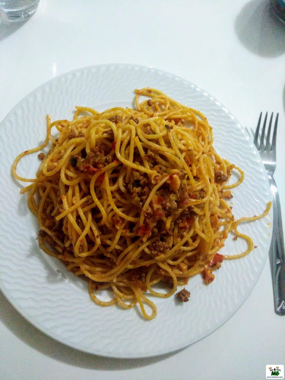 Kıymalı Spagetti Tarifi 2 – salçalı yoğurtlu makarna kıymalı spagetti
